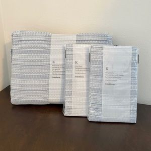 NEVER USED - Blue & White King Duvet and Shams